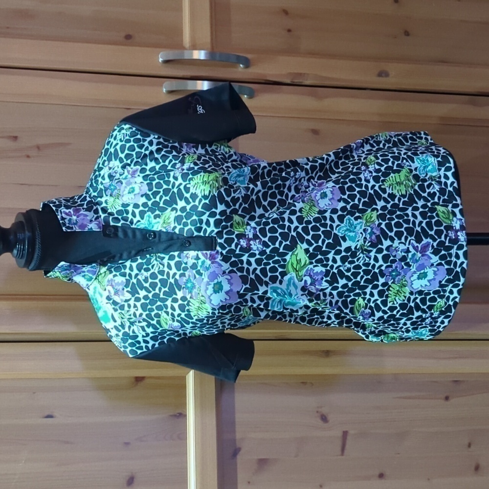 Monterey Club Moisture wicking Golf shirt  Size M